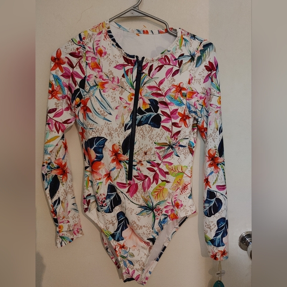 Mynah Exotic Floral One Piece Swimsuit SZ.S NWT - Picture 3 of 9